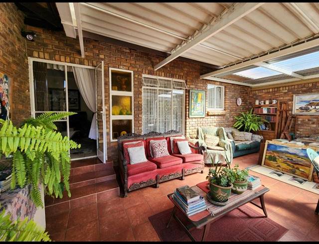 2 BEDROOM TOWNHOUSE FOR SALE IN CLARINA